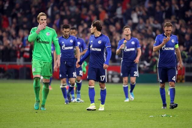 Ralf Faehrmann ( FC Schalke 04 1) Benjamin Stambouli ( FC Schalke 04 17) Benedikt Hoewedes ( FC Schalke 04 4) nach der Niederlage, Ajax Amsterdam vs FC Schalke 04, UEFA Europa League, Viertelfinale, Fussball, 13.04.2017, Amsterdam Copyright: xLangerx xEibner-Pressefotox EP_HLR