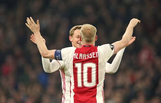 13.04.2017, Fussball UEFA Europa League 2016 2017, Viertelfinale, Ajax Amsterdam - FC Schalke 04, in der Amsterdam Arena. Schlussjubel Ajax , v.l. Matthijs de Ligt (Ajax Amsterdam) und Davy Klaassen (Ajax Amsterdam) 