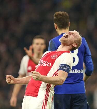 13.04.2017, Fussball UEFA Europa League 2016 2017, Viertelfinale, Ajax Amsterdam - FC Schalke 04, in der Amsterdam Arena. Schlussjubel Davy Klaassen (Ajax Amsterdam) 