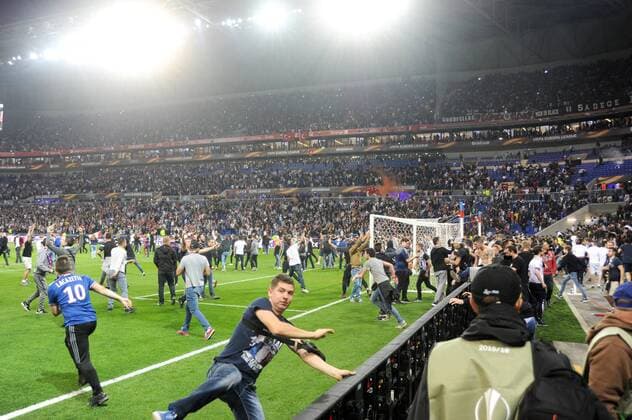 Fußball, EL, Olympique Lyon - Besiktas Istanbul, Ausschreitungen vor Spielbeginn ILLUSTRATION - SUPPORTERS - INCIDENTS FOOTBALL : Lyon vs Besiktas - Europa League - 13 04 2017 FEP Panoramic 