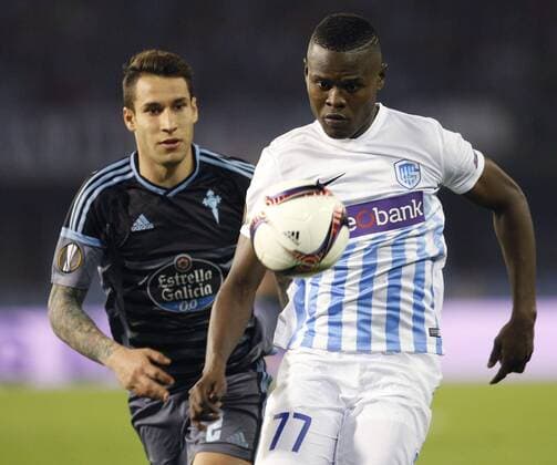 KRC Genk tanzanian striker Mbwana Aly Samatta (R) escapes from Hugo Mallo, defender of the Celta de Vigo during the UEFA Europa League, quarter final, first leg soccer match between Celta de Vigo and KRC Genk at the Balaidos stadium in Vigo, Spain, 13 April 2017. CELTA DE VIGO - KRC GENK !ACHTUNG: NUR REDAKTIONELLE NUTZUNG!  Copyright: xSalvadorxSasx GRA218 20170414-636277255754739668