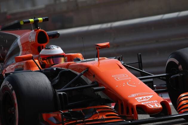 Bahrain Grand Prix, Sakhir 13 - 16 April 2017 14.04.2017 - Free Practice 1, Stoffel Vandoorne (BEL) McLaren MCL32 