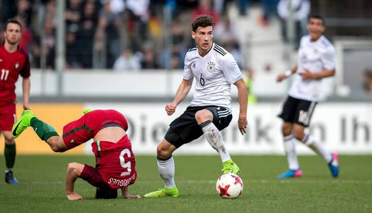 28. Maerz 2017: Stuttgart, Fussball Testspiel U21 U 21 Deutschland - Portugal: Deutschlands Leon Goretzka (weiss) gegen Portugals Kevin Rodrigues.