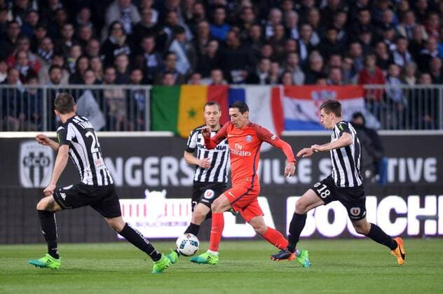 11 ANGEL DI MARIA (psg) - 18 Baptiste SANTAMARIA (sco) FOOTBALL : Angers vs Paris SG - Ligue 1 - 14 04 2017 AnthonyBIBARD FEP Panoramic 