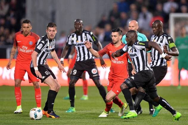 18 Baptiste SANTAMARIA (sco) - 10 JAVIER PASTORE (psg) - 08 ISMAEL TRAORE (sco) - 17 Cheikh NDOYE (sco) - 05 MARQUINHOS (psg) FOOTBALL : Angers vs Paris SG - Ligue 1 - 14 04 2017 AnthonyBIBARD FEP Panoramic 