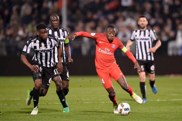 Fußball, Angers SCO - Paris St. Germain 14 BLAISE MATUIDI (psg) - 08 ISMAEL TRAORE (sco) - 17 Cheikh NDOYE (sco) FOOTBALL : Angers vs Paris SG - Ligue 1 - 14 04 2017 AnthonyBIBARD FEP Panoramic 