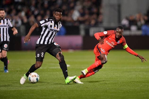 Fußball, Angers SCO - Paris St. Germain 14 BLAISE MATUIDI (psg) - 08 ISMAEL TRAORE (sco) FOOTBALL : Angers vs Paris SG - Ligue 1 - 14 04 2017 AnthonyBIBARD FEP Panoramic 