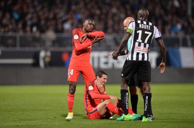 Fußball, Angers SCO - Paris St. Germain 11 ANGEL DI MARIA (psg) - 14 BLAISE MATUIDI (psg) - FAUTE FOOTBALL : Angers vs Paris SG - Ligue 1 - 14 04 2017 AnthonyBIBARD FEP Panoramic 