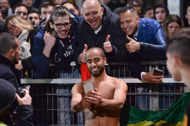 Fußball, Angers SCO - Paris St. Germain 07 LUCAS MOURA (psg) - SUPPORTERS - SELFIE - JOIE FOOTBALL : Angers vs Paris SG - Ligue 1 - 14 04 2017 AnthonyBIBARD FEP Panoramic 