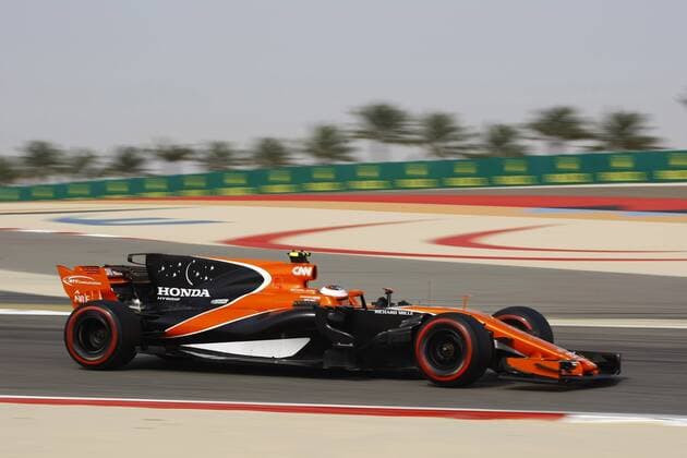 Bahrain Grand Prix, Sakhir 13 - 16 April 2017 15.04.2017 - Free Practice 3, Stoffel Vandoorne (BEL) McLaren MCL32 