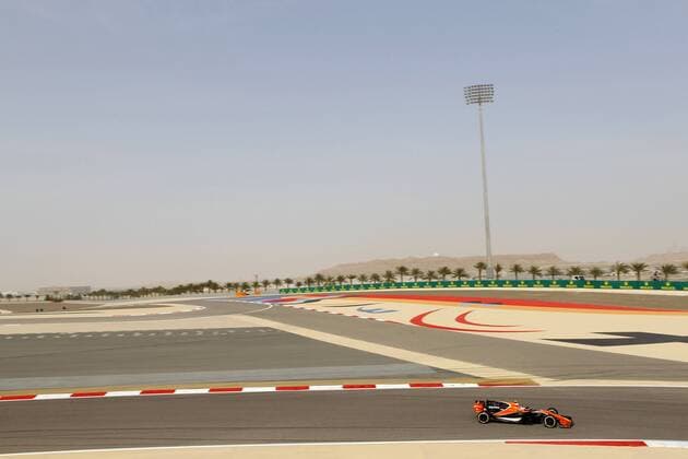 Bahrain Grand Prix, Sakhir 13 - 16 April 2017 15.04.2017 - Free Practice 3, Stoffel Vandoorne (BEL) McLaren MCL32 