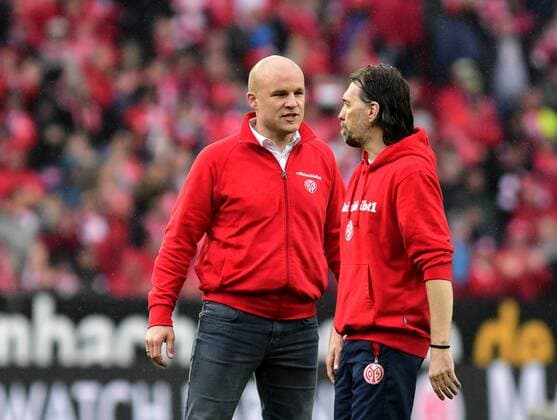 Fussball-Bundesliga - Saison 2016 2017 Mainz - Opel-Arena - 15.4.2017 1. FSV Mainz 05 (MZ) - Hertha BSC Berlin (b) 1:0 Sportdirektor Routen SCHROEDER, li, und Trainer Martin SCHMIDT (1. FSV Mainz 05) Fussball-Bundesliga - 1. FSV Mainz 05