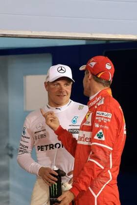 Bahrain Grand Prix, Sakhir 13 - 16 April 2017 15.04.2017 - Qualifying, Valtteri Bottas (FIN) Mercedes AMG F1 W08 and Sebastian Vettel (GER) Scuderia Ferrari SF70H 