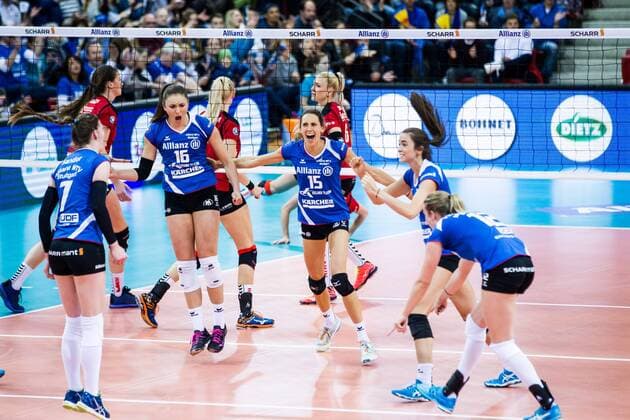 Jubel Renata Sandor (7 MTV), Michaela Mljenkova (16 MTV), Jennifer Pettke (15 MTV), Valerie Nichol (4 MTV) und Deborah van Daelen (12 MTV); 1. Volleyball Bundesliga Play-Off Halbfinale 3: Allianz MTV Stuttgart vs Dresdner SC, SCHARRena, Stuttgart Germany, 20170415; Stuttgart Copyright: xWuechner Eibner-Pressefotox EP_NWR