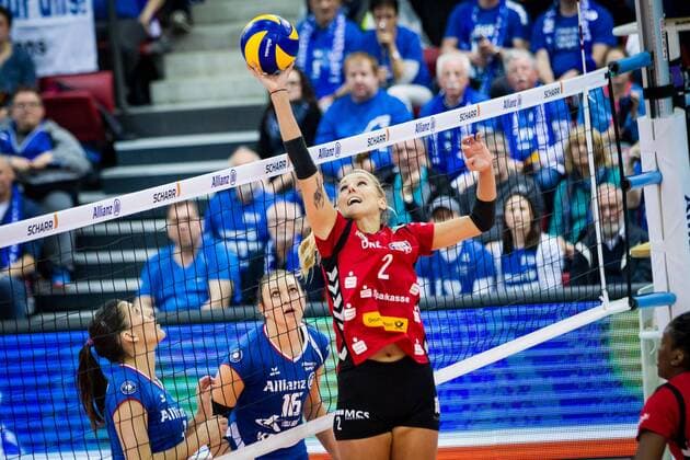 Zuspiel Julia Wenzel (2 MTV); 1. Volleyball Bundesliga Play-Off Halbfinale 3: Allianz MTV Stuttgart vs Dresdner SC, SCHARRena, Stuttgart Germany, 20170415; Stuttgart Copyright: xWuechner Eibner-Pressefotox EP_NWR