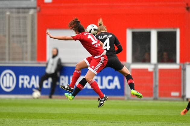 Kopfballduell Jovana Damjanovic (SC Sand) (14) Lena Schrumm (Bayer 04 Leverkusen) (4), DFB Pokal - Halbfinale , Bayer 04 Leverkusen - SC Sand, xmkx