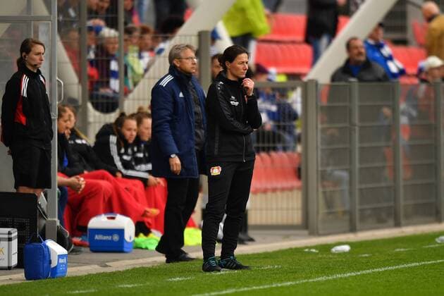 Verena Hagedorn (Bayer 04 Leverkusen) (Trainer) nachdenklich, DFB Pokal - Halbfinale , Bayer 04 Leverkusen - SC Sand, xmkx