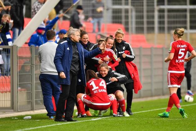 Jubel, Freuen, celebrate, happy, cheer , Goal Celebration Jovana Damjanovic (SC Sand) (14) mit Silvana Chojnowski (SC Sand) (6) und Ersatzbank nach 0:3, DFB Pokal - Halbfinale , Bayer 04 Leverkusen - SC Sand, xmkx
