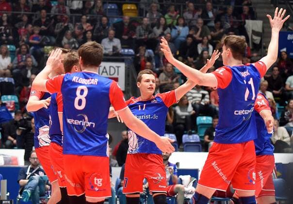 16.04.2017, xhbx, Volleyball Herren Playoffs, United Volleys - Berlin Recycling Volleys, emspor, v.l. Spieler, Mannschaft von United Volleys jubeln jubelt Frankfurt am Main