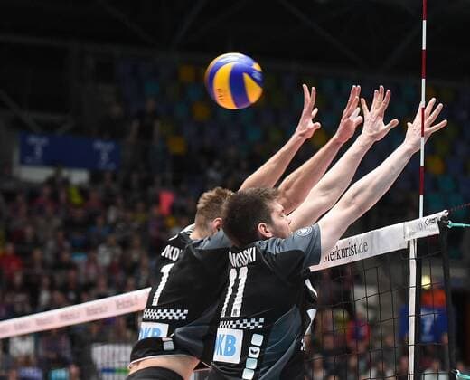 16.04.2017, xhbx, Volleyball Herren Playoffs, United Volleys - Berlin Recycling Volleys, emspor, v.l. Aleksander Okolic (Berlin Recycling Volleys), Tsimafei Zhukouski (Berlin Recycling Volleys) Frankfurt am Main