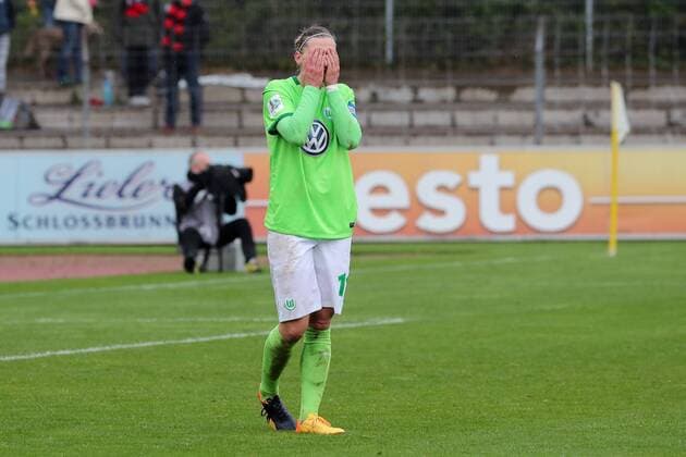 Alexandra Popp (Wolfsburg, 11) nach einer vergebenen Torchance, enttäuscht schauend, Enttäuschung, Frustration, disappointed, pessimistisch, Fussball, DFB-Pokal der Frauen, Halbfinale, SC Freiburg - VfL Wolfsburg, xozx