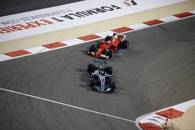 Motorsports: FIA Formula One World Championship WM Weltmeisterschaft 2017, Grand Prix of Bahrain, 77 Valtteri Bottas (FIN, Mercedes AMG Petronas), 5 Sebastian Vettel (GER, Scuderia Ferrari) Sakhir Bahrain xHOCHxZWEIx