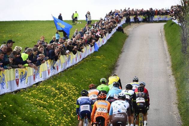 Illustration picture shows the pack of the riders on the Gulpenerberg during the 52nd edition of the Amstel Gold Race one day cycling race, 121,6 km from Maastricht to Valkenburg, The Netherlands, Sunday 16 April 2017. YORICKxJANSENS  x05082424x