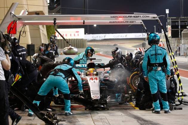 Motorsports: FIA Formula One World Championship WM Weltmeisterschaft 2017, Grand Prix of Bahrain, 44 Lewis Hamilton (GBR, Mercedes AMG Petronas F1 Team), Sakhir Bahrain xHOCHxZWEIx