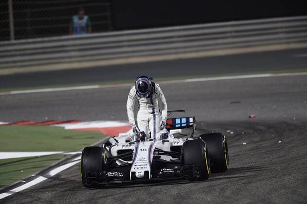 Lance Stroll (Williams Martini Racing) muss sein beschaedigtes auto abstellen, Grosser Preis von Bahrain 2017, Rennen, Motorsport, Formel 1, 16.04.2017, Sakhir Copyright: xAndre Eibner-Pressefotox EP_JAE
