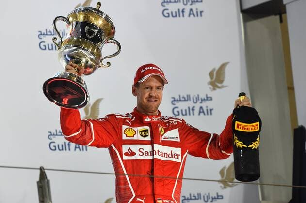Sebastian Vettel (Scuderia Ferrari) feiert seinen Sieg mit Pokal und Rosenwasser, Grosser Preis von Bahrain 2017, Rennen, Motorsport, Formel 1, 16.04.2017, Sakhir Copyright: xAndre Eibner-Pressefotox EP_JAE