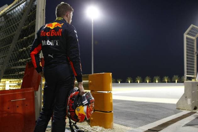 Bilder des Tages - SPORT Bahrain Grand Prix, Sakhir 13 - 16 April 2017 16.04.2017 - Race, Max Verstappen (NED) Red Bull Racing RB13 retires from the race 