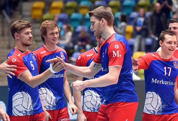 16.04.2017, xhbx, Volleyball Herren Playoffs, United Volleys - Berlin Recycling Volleys, emspor, v.l. Christian Dünnes (United Volleys), Spieler, Mannschaft von United Volleys jubeln jubelt nach Spielende. Frankfurt am Main
