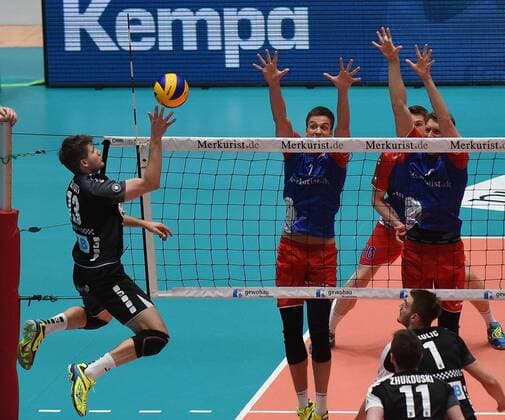 16.04.2017, xhbx, Volleyball Herren Playoffs, United Volleys - Berlin Recycling Volleys, emspor, v.l. Ruben Schott (Berlin Recycling Volleys) Frankfurt am Main