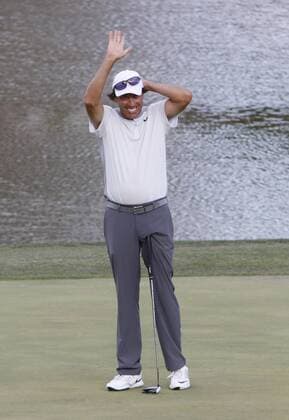 DULUTH, GA - APRIL 16: Stephen Ames waves to the fan gallery after winning the 2017 Mitsubishi Electric Classic golf tournament at the TPC Sugarloaf Golf Club Sunday, April 16, 2017, in Duluth, GA. (Photo by David J. Griffin Icon Sportswire) GOLF: APR 16 Champions Tour - Mitsubishi Electric Classic - Final Round Icon953170416021 EDITORIAL USE ONLY