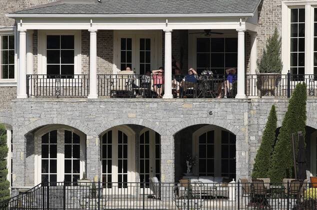 DULUTH, GA - APRIL 16: Local homeowners watch the 18th green during the final round of the Mitsubishi Electric Classic tournament at the TPC Sugarloaf Golf Club Sunday, April 16, 2017, in Duluth, GA. (Photo by David J. Griffin Icon Sportswire) GOLF: APR 16 Champions Tour - Mitsubishi Electric Classic - Final Round Icon953170416278 EDITORIAL USE ONLY
