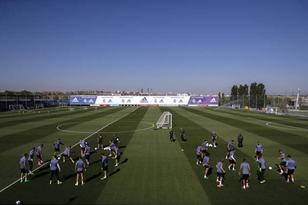 Real Madrid s players during a team s training session at Valdebebas Sports City in Madrid, Spain, 17 April 2017. Real Madrid will face Bayern Munich in a Champions League quarter finals second leg soccer match on 18 April. REAL MADRID TRAINING SESSION !ACHTUNG: NUR REDAKTIONELLE NUTZUNG!  Copyright: xEmilioxNaranjox 20170417-636280300908837384