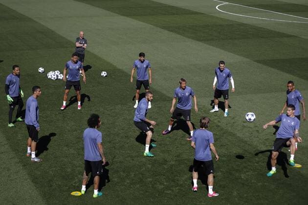 Real Madrid s players during a team s training session at Valdebebas Sports City in Madrid, Spain, 17 April 2017. Real Madrid will face Bayern Munich in a Champions League quarter finals second leg soccer match on 18 April. REAL MADRID TRAINING SESSION !ACHTUNG: NUR REDAKTIONELLE NUTZUNG!  Copyright: xEmilioxNaranjox 20170417-636280301562469004