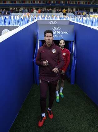 Fußball, CL, Atletico Madrid Training Entrenamiento del Atletico en el estadio Power King Stadium un dia antes del partido de la Liga de Campeones contra el Leicester. En la imagen, Simeone. Atletico practice session at King Power Stadium the day before the Champions League match against Leicester. In this picture, Simeone. xÃngelxRiverox 
