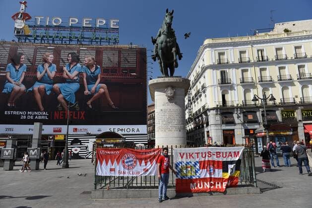 Spain: Bayern Munich supporters in Madrid Nearly 4,200 Bayern fans travel to Madrid to watch the UEFA Champions League quarter-final match between Real Madrid (Spain) and Bayern Munich (Germany). Supporters congregate in Plaza Mayor and Puerta of Sol, in central Madrid.  JorgexSanzx xPacificxPress