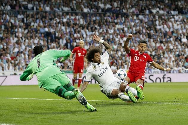(L-R) goalkeeper Keylor Navas of Real Madrid, Arjen Robben of Bayern Munich, Marcelo of Real Madrid, Thiago Alcantara of Bayern Munichduring the UEFA Champions League quarter final match between Real Madrid and Bayern Munich on April 18, 2017 at the Santiago Bernabeu stadium in Madrid, Spain Real Madrid v Bayern München UEFA Champions League 2016 2017 xVIxxIVx 7603252