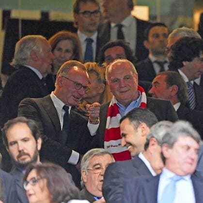 18.04.2017, Fussball Champions-League 2016 2017, Viertelfinale Rückspiel, Real Madrid - FC Bayern München, im Estadio Bernabeu in Madrid, Vorstandsvorsitzender Karl-Heinz Rummenigge (li, FC Bayern München) und Präsident Uli Hoeness (FC Bayern) auf der Tribüne. 