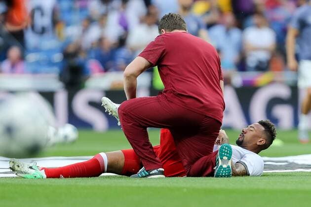 Madrid, Spain 18.04.2017, UEFA Champions League - 2016 17 Season, Quarter Final: Second leg, Real Madrid - FC Bayern Muenchen, Jerome Boateng (FCB) wird behandelt ( DeFodi048