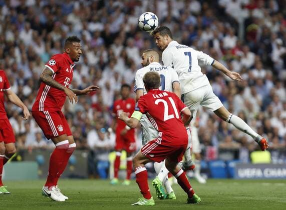 Themen der Woche - Sport Bilder des Tages - SPORT Soccer match between Real Madrid and Bayern Munich of the 2016 2017 Champions League quarter finals second leg, held at the Santiago Bernabeu stadium, in Madrid, April 18, 2017. (Photo: J. Luis Cuesta 261 Cordon Press). Cristiano Ronaldo  xJosexLuisxCuestax xx