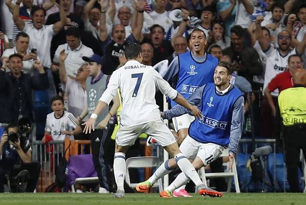 Soccer match between Real Madrid and Bayern Munich of the 2016 2017 Champions League quarter finals second leg, held at the Santiago Bernabeu stadium, in Madrid, April 18, 2017. (Photo: J. Luis Cuesta 261 Cordon Press). Real Madrid Players celebrate the second goal of Cristiano Ronaldo.  xJosexLuisxCuestax xx
