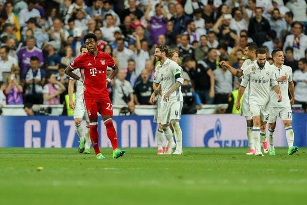 Madrid, Spain 18.04.2017, UEFA Champions League - 2016 17 Season, Quarter Final: Second leg, Real Madrid - FC Bayern Muenchen, Tor zum 4:2 Torschuetze Marco Asensio (Real Madrid) wird bejubelt David Alaba (FCB) enttaeuscht, enttaeuschung ( DeFodi048