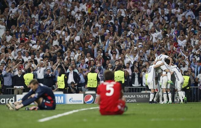 Soccer match between Real Madrid and Bayern Munich of the 2016 2017 Champions League quarter finals second leg, held at the Santiago Bernabeu stadium, in Madrid, April 18, 2017. (Photo: J. Luis Cuesta 261 Cordon Press). Real Madrid players celebrate the third goal of Cristiano Ronaldo.  xJosexLuisxCuestax xx