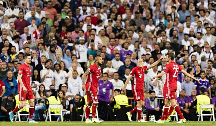Madrid, 18.04.2017 Robert Lewandowski (FCB), Arturo Vidal (FCB), Douglas Costa (FCB), Thomas Müller (FCB) enttäuscht Real Madrid - Bayern München