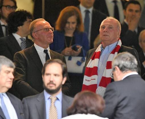 18.04.2017, Fussball Champions-League 2016 2017, Viertelfinale Rückspiel, Real Madrid - FC Bayern München, im Estadio Bernabeu in Madrid, Vorstandsvorsitzender Karl-Heinz Rummenigge (FC Bayern München) und Präsident Uli Hoeness (FC Bayern München). 