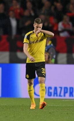 19.04.2017, Fussball Champions-League 2016 2017, Viertelfinale Rückspiel, AS Monaco - Borussia Dortmund, Im Stade Luis II in Monaco. Frust bei Julian Weigl (Dortmund) nach dem ersten Gegentreffer. 