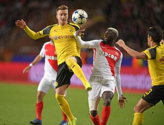 19.04.2017, Fussball Champions-League 2016 2017, Viertelfinale Rückspiel, AS Monaco - Borussia Dortmund, Im Stade Luis II in Monaco. v.li: Marco Reus (Dortmund) gegen Tiemoue Bakayoko (AS Monaco) 